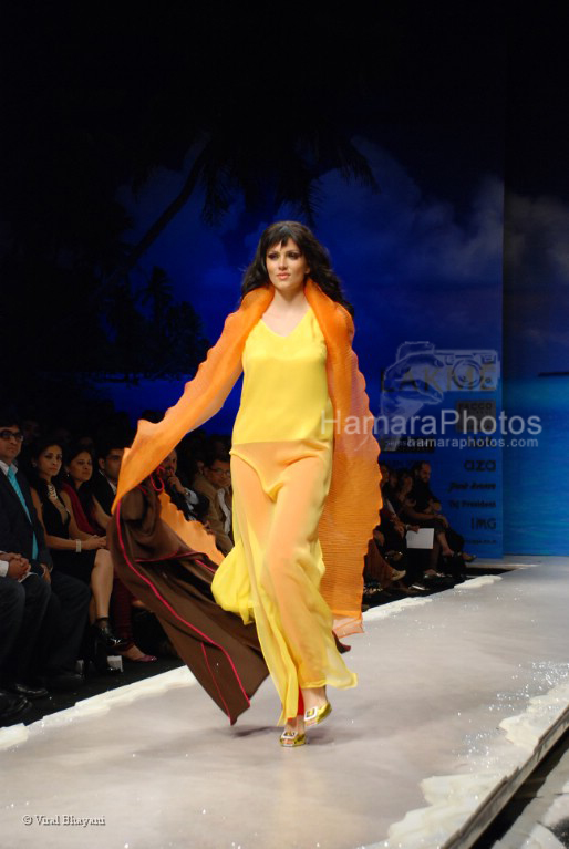 Yana Gupta walks on the ramp at Wendell Rodricks show in Lakme Fashion week on April 2nd 2008