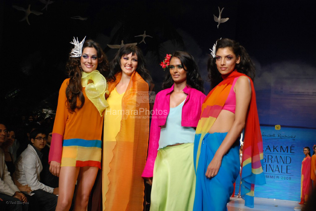 Yana Gupta walks on the ramp at Wendell Rodricks show in Lakme Fashion week on April 2nd 2008