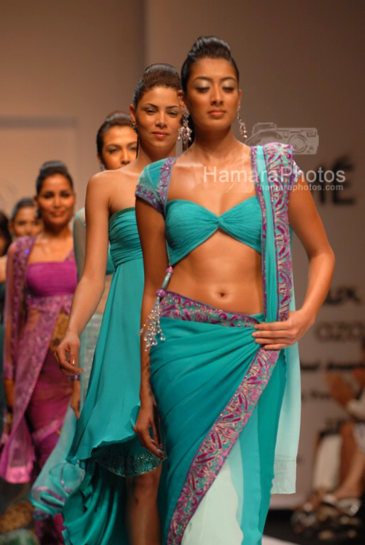 Model walks on the ramp for Priya and Chintan Show in Lakme Fashion week on April 2nd 2008