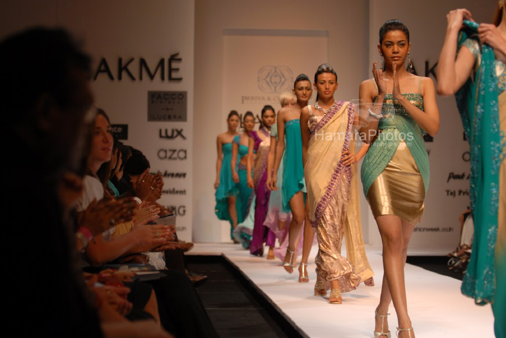 Model walks on the ramp for Priya and Chintan Show in Lakme Fashion week on April 2nd 2008