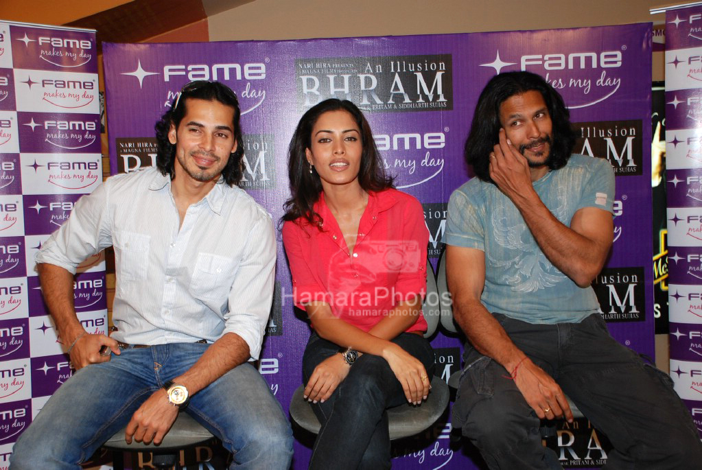 Sheetal Menon, Dino Morea,Milind Soman at Bharam star cast in Fame, Malad on April 3rd 2008