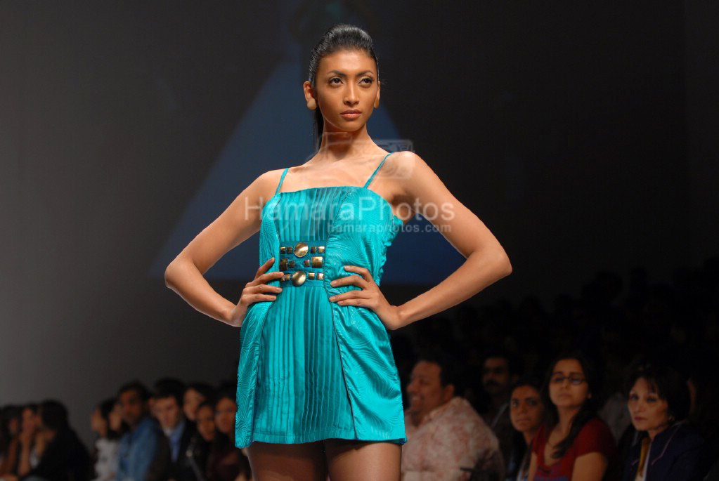 Model walks the ramp for Arshiya in LIFW on 3rd April 2008