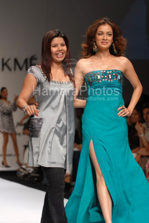 Dia Mirza walks the ramp for Arshiya in LIFW on 3rd April 2008 