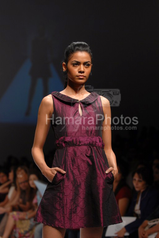 Model walks the ramp for Arshiya in LIFW on 3rd April 2008 