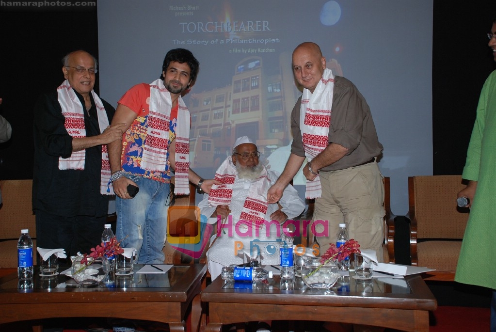 Mahesh Bhatt, Emran Hashmi, Anupam Kher at the documentary launch of Torchbearer The Story of a Philanthropist at Taj Land's End on April 5th 2008 
