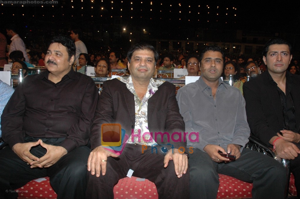 Satish Shah, Ravi Chopra, Vivek Sharma, Priyanshu Chatterjee at Chhote Ustad finals