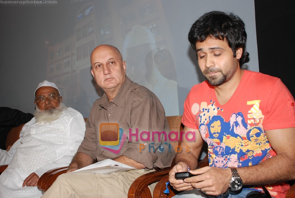 Anupam Kher, Emran Hashmi at the documentary launch of Torchbearer The Story of a Philanthropist at Taj Land's End on April 5th 2008 
