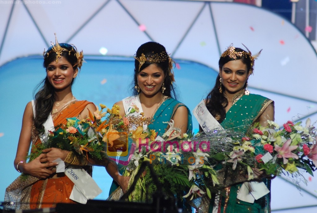 Simran Kaur Mundi, Parvathy Omanakuttam and Harshita Saxena at Femina Miss India Finals in Andheri Sports Complex on April 5th 2008