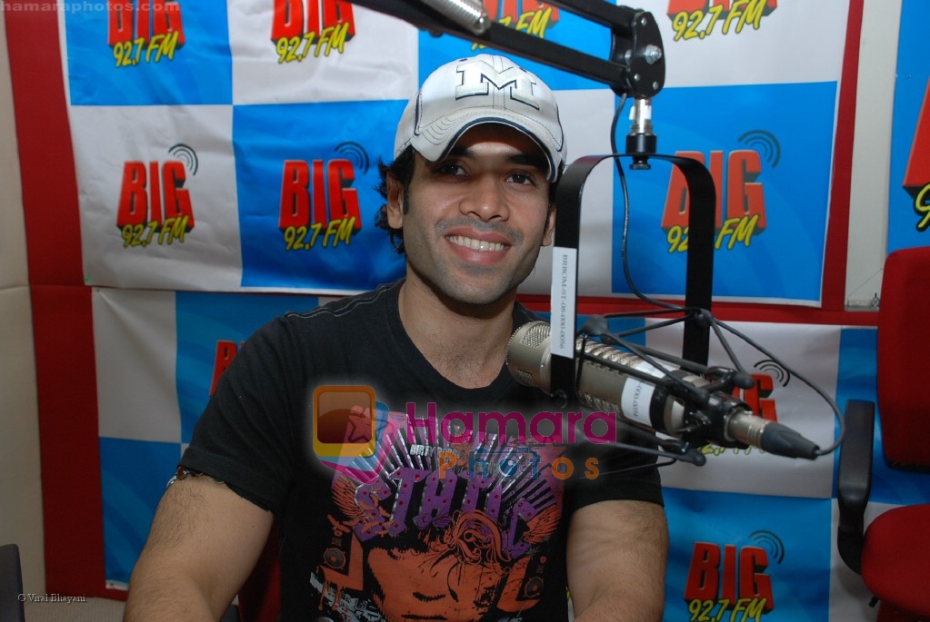 Tusshar Kapoor play holi at Big 92.7 FM radio station in Infinity Mall on March 20th 2008 