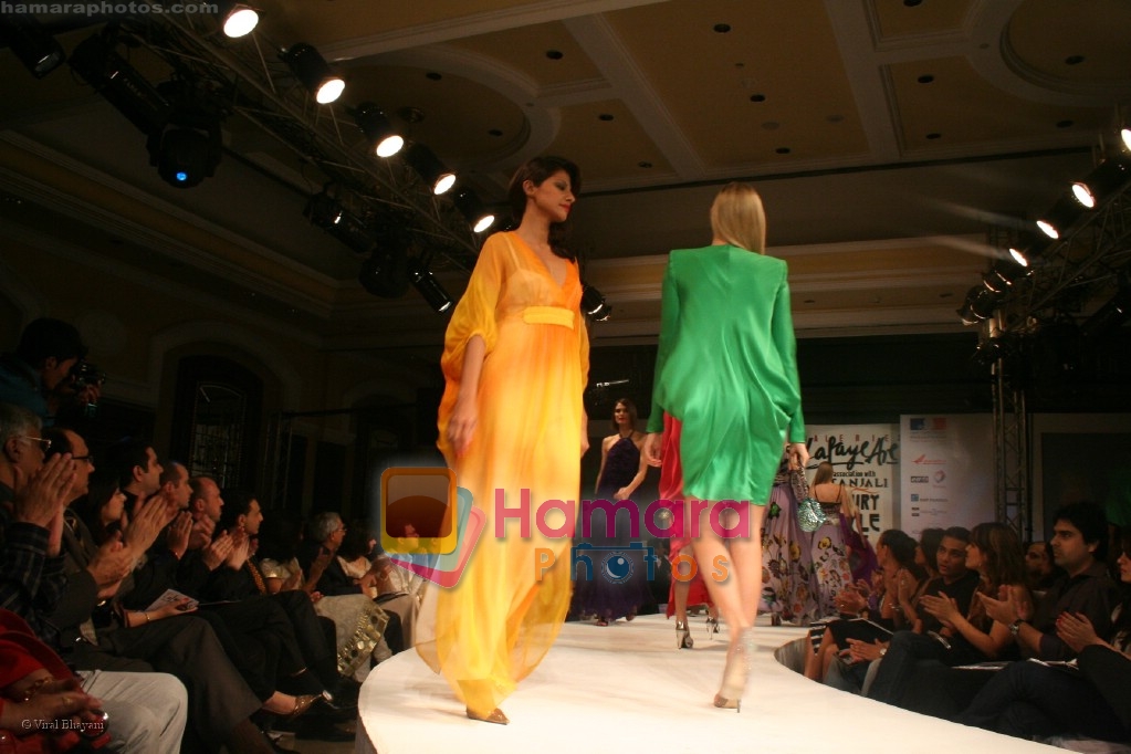 Model walks on the ramp for Archana Kocchar and Vikram Phadnis show at Gitanjali Lifestyle in ITC Parel on April 13th 2008 ~0