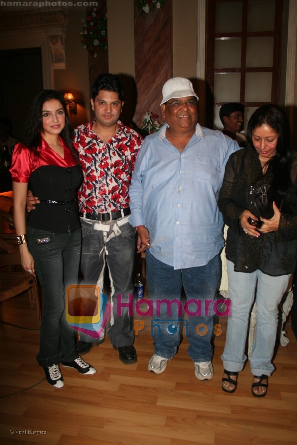 Divya Khosla Kumar,Bhushan Kumar,Satish Kaushik with wife at Satish Kaushiks Bday Bash in Cinevistaas Studios, Kanjunmarg on April 13th 2008 
