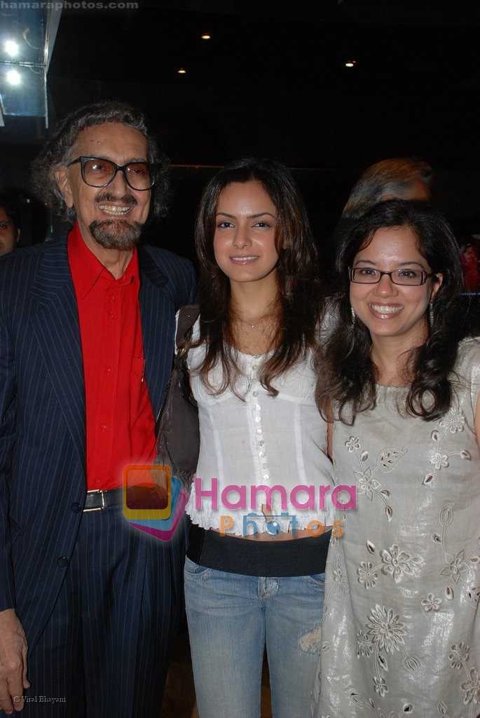 Alyque Padmasee with daughter Shazanne,Tanuja Chandra at Hope Little Sugar premiere in  Cinemax on April 17th 2008 