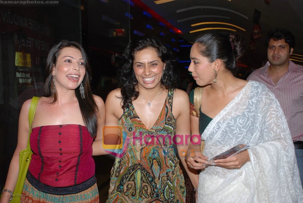 Shilpa Shukla, Shubhi Mehta, Chon Chon at Hope Little Sugar premiere in  Cinemax on April 17th 2008 