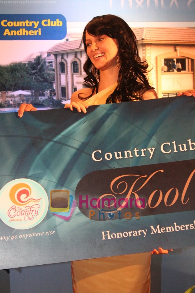 Yana Gupta unveils Country Club card in Trident Hotel, Mumbai on April 19th 2008 