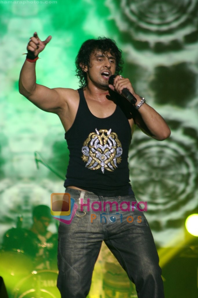 Sonu Nigam concert for BIG 92.7 fm in Andheri Sports Complex on April 20th 2008 