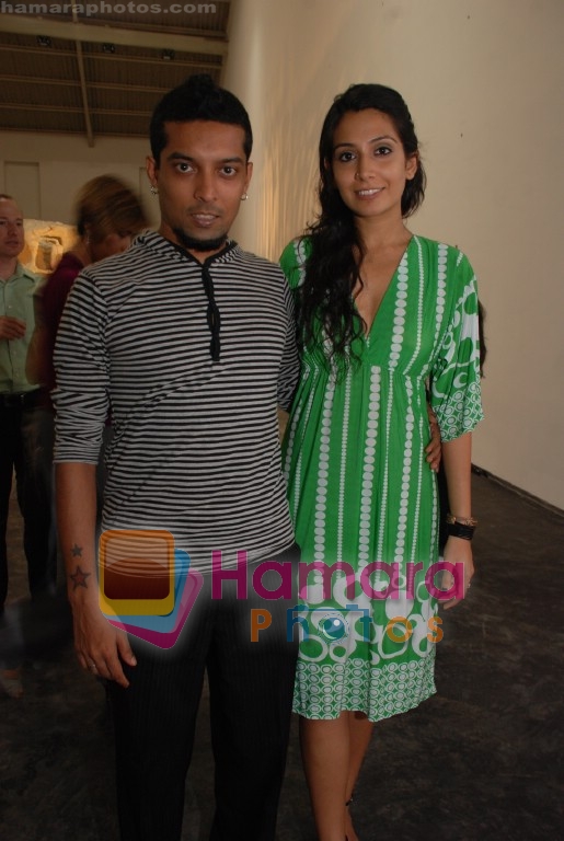 Monica Sharma with Randolph of Shaair Func band at Jitesh Kallat's Aqusaurus exhibition on April 22nd 2008 