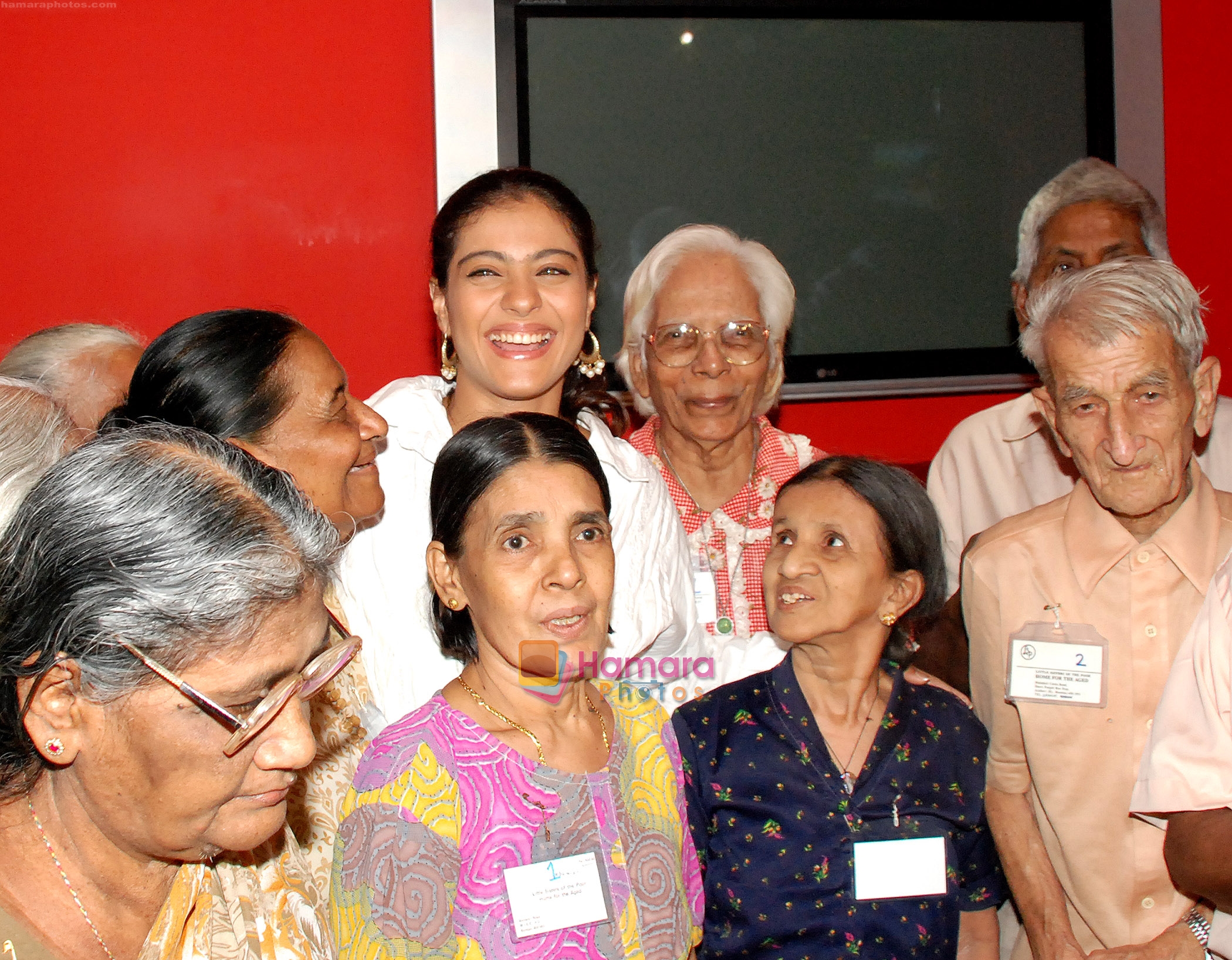  Kajol hold special screening of U Me Aur Hum for Old Age Home in PVR on April 24th 2008