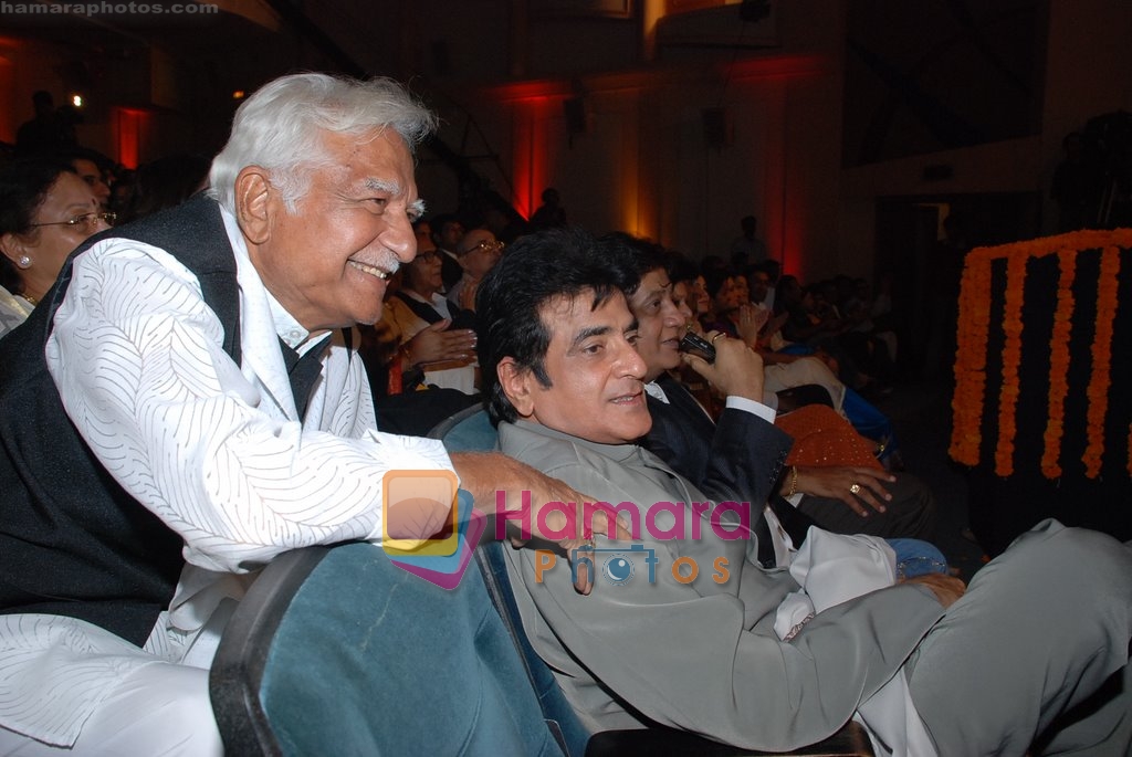 Ramesh Deo with Jeetendra at Mi Marathi Awards in Ravindra Natya Mandir on April 23rd 2008 