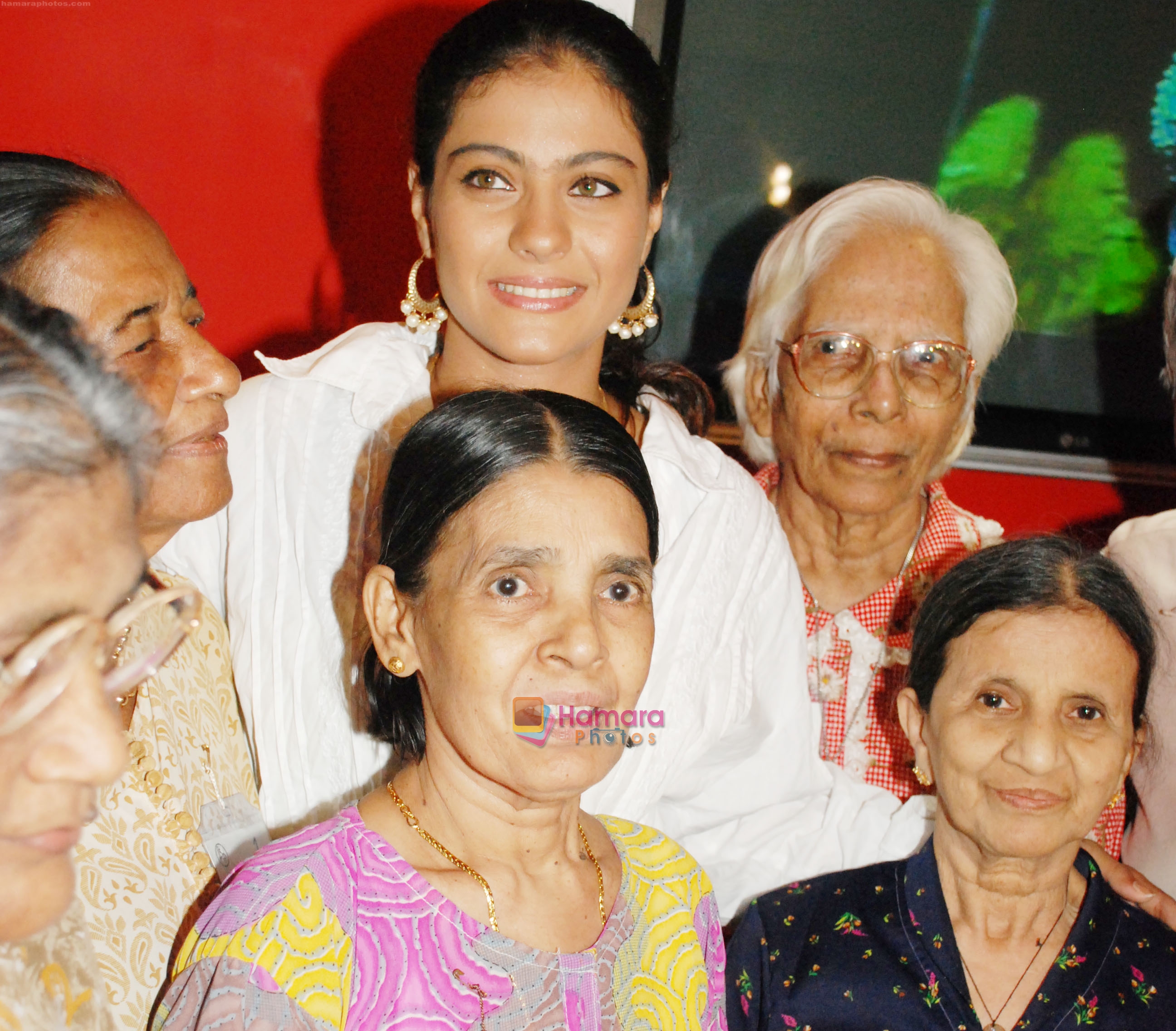  Kajol hold special screening of U Me Aur Hum for Old Age Home in PVR on April 24th 2008 