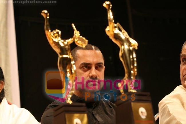 Aamir Khan honoured with a special award  in Shanmukhanand hall, Mumbai on April 24th 2008 