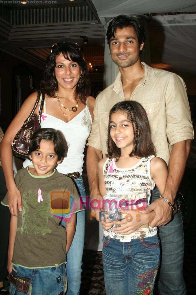 Pooja Bedi, Haneef at Elle Silent Auction for Breast Cancer awareness in Taj Hotel on May 5th 2008