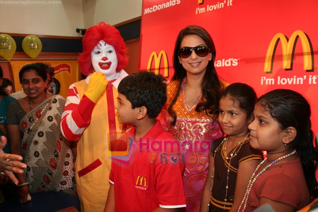 Juhi Chawla at Bhootnath star cast at Mcdonalds in  Lower Parel,Mumbai on May 6th 2008