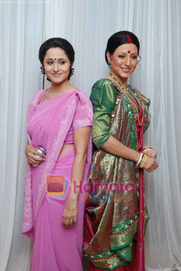 Nishigandha & Kishori Sahane at Waqt Batayega Kaun Apna Kaun Paraya Press Conference in Sony