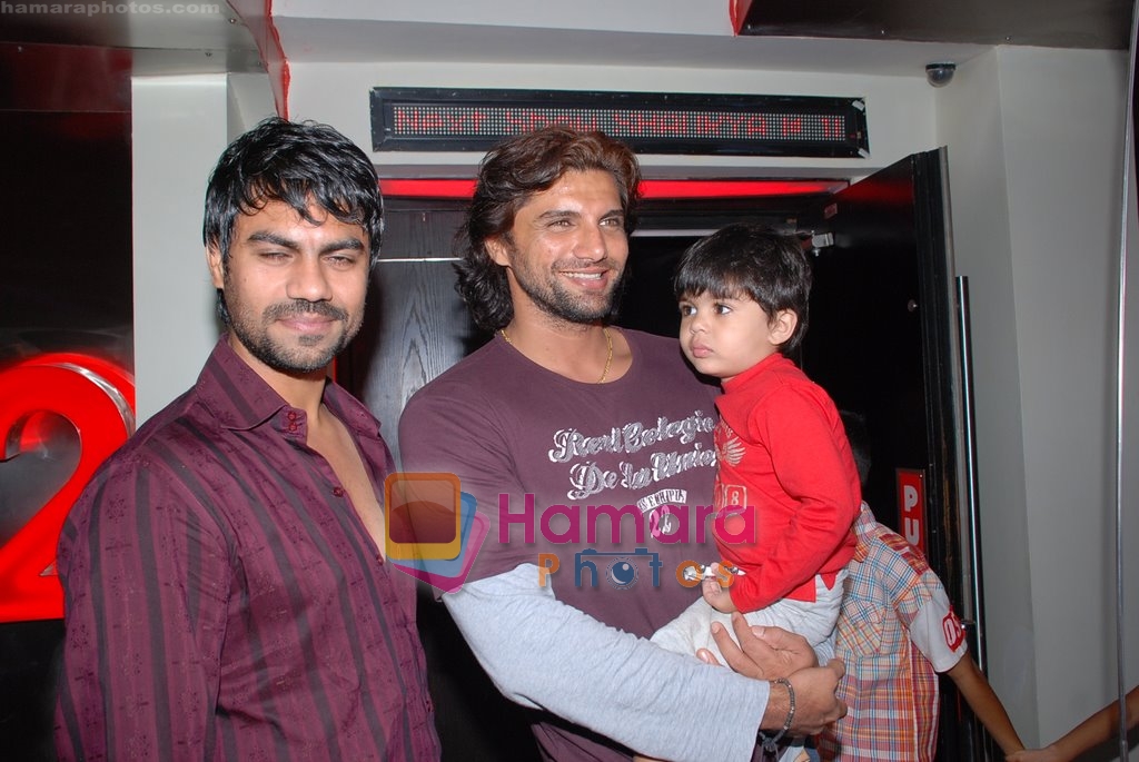 Chetan Hansraj with Gaurav at Speed Racer premiere in PVR,Juhu on May 7th 2008