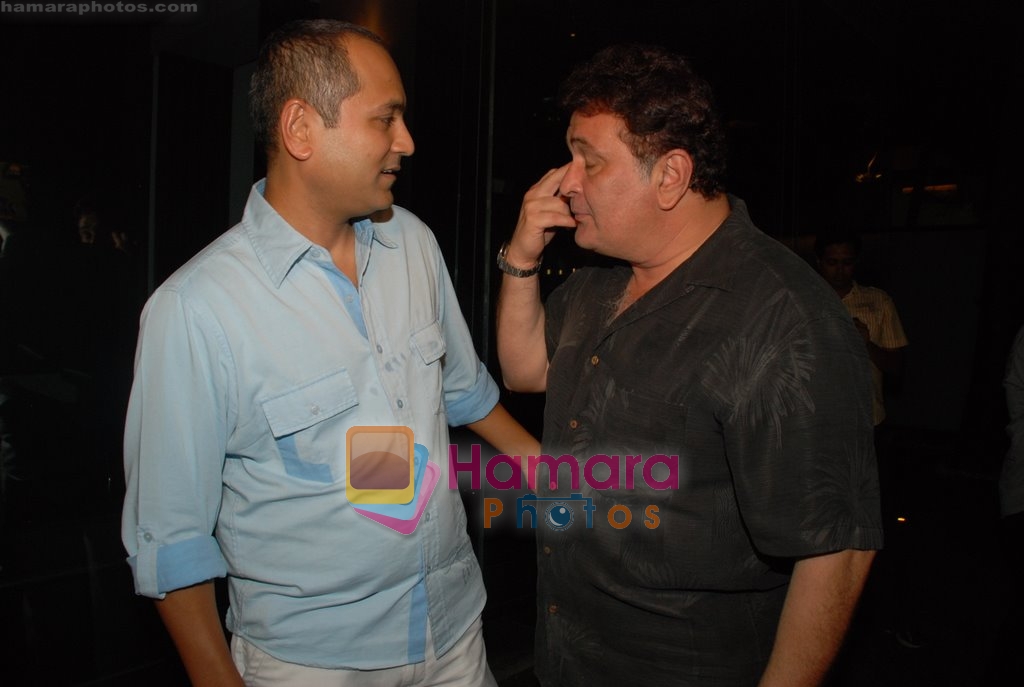 Vipul Shah with Rishi Kapoor at Shefali Shah's bash in   Vie Lounge on May 7th 2008