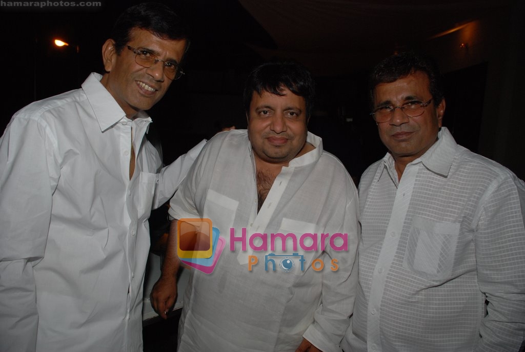 Abbas Mastan with Neeraj Vora at Shefali Shah's bash in   Vie Lounge on May 7th 2008