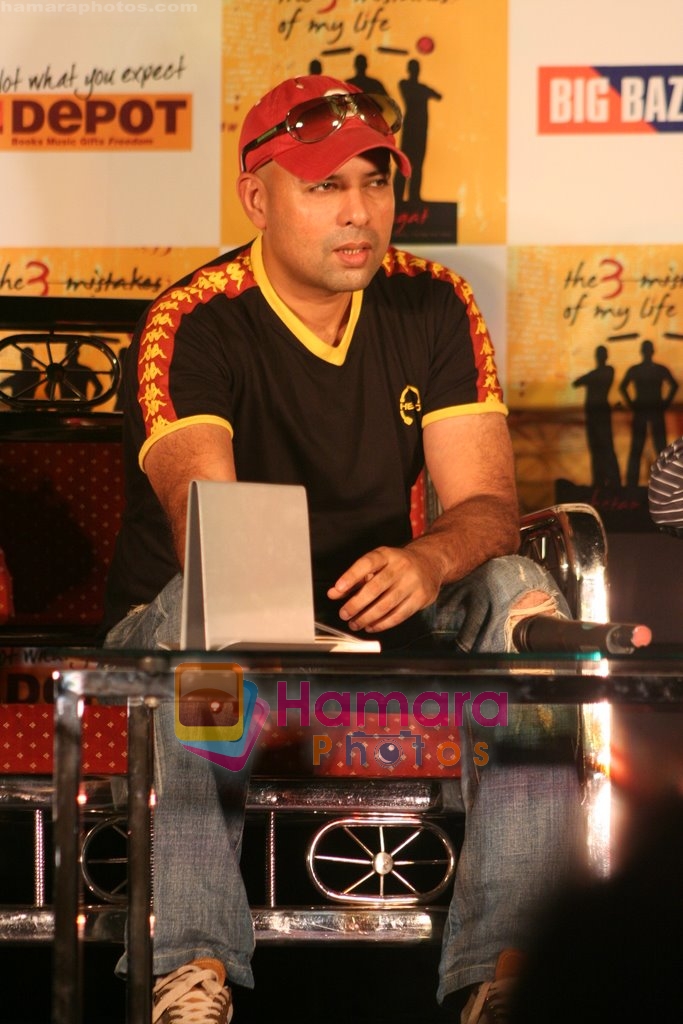 Atul Agnihotri at the reading of Chetan Bhagat's book The 3 mistakes of my life in  Depot on May 8th 2008