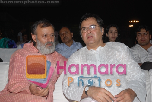 Gauhar Raza with Farooque Shaikh at Virasat- Closing function of the year long celebration of 150th year of India's first war of independence on May 10th 2008