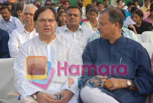 Farooque Shaikh with Dr. Shakeel Ahmed Khan at Virasat- Closing function of the year long celebration of 150th year of India's first war of independence on May 10th 2008