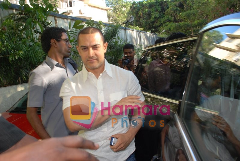 Aamir Khan at the Music Launch of Jaane Tu Ya Jaane Na in Shammi Kapoor's residence on May 20th 2008