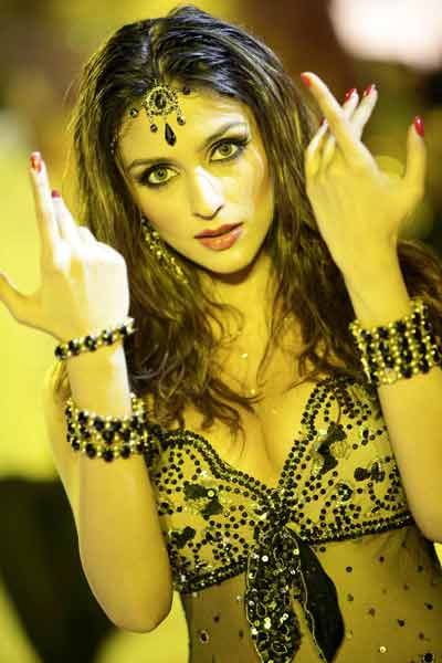 Aarti Chhabria in a still from the movie Dhoom Dhadaka 