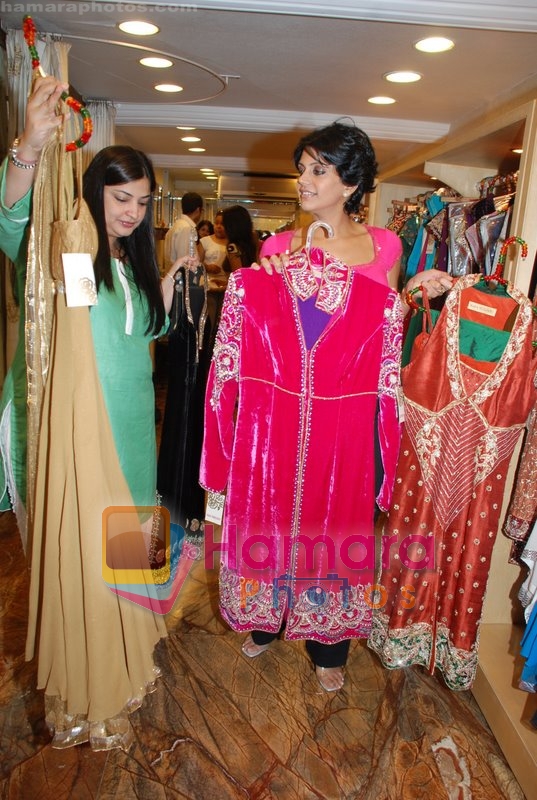 Mandira Bedi with Nisha Merchant at Nisha Merchant's store in Bandra on May 24th 2008 