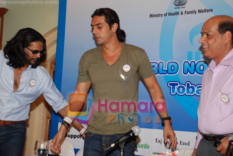 Milind Soman, Arjun Rampal at quit smoking event in CPAA, Taj Land's End on May 24th 2008 