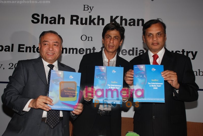 Shahrukh Khan unveils book by ASSOCHAM in Taj Land's End on May 27th 2008