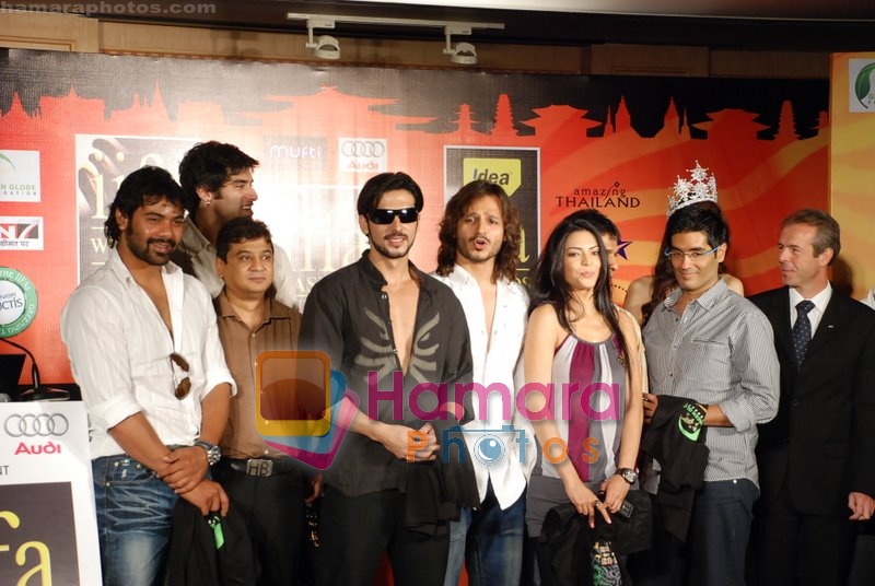 Shabbir Ahluwalia, Zayed Khan, Vivek Oberoi, Manish Malhotra at the IIFA press meet in Fun Cinemas on May 27th 2008