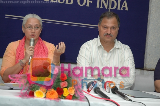 Nafisa Ali, Dr. Shakeel Ahmed Khan at A Documentary & Photo Exhibition on THE RED RIBBON EXPRESS CAMPAIGN 