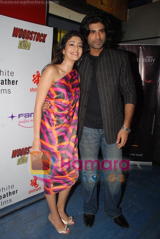 Neha Oberoi, Sikander Kher at Woodstock Villa premiere in Fame on May 29th 2008
