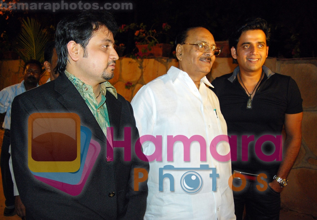 Jitesh Dubey, Ramesh Dubey and Ravi Kishan at Dharam Veer Music Launch Party on May 31st 2008