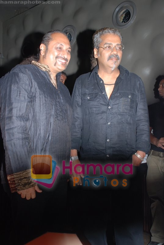 Leslie Lewis, Hariharan at Columbia Records launch in Blue Frog on June 2nd 2008