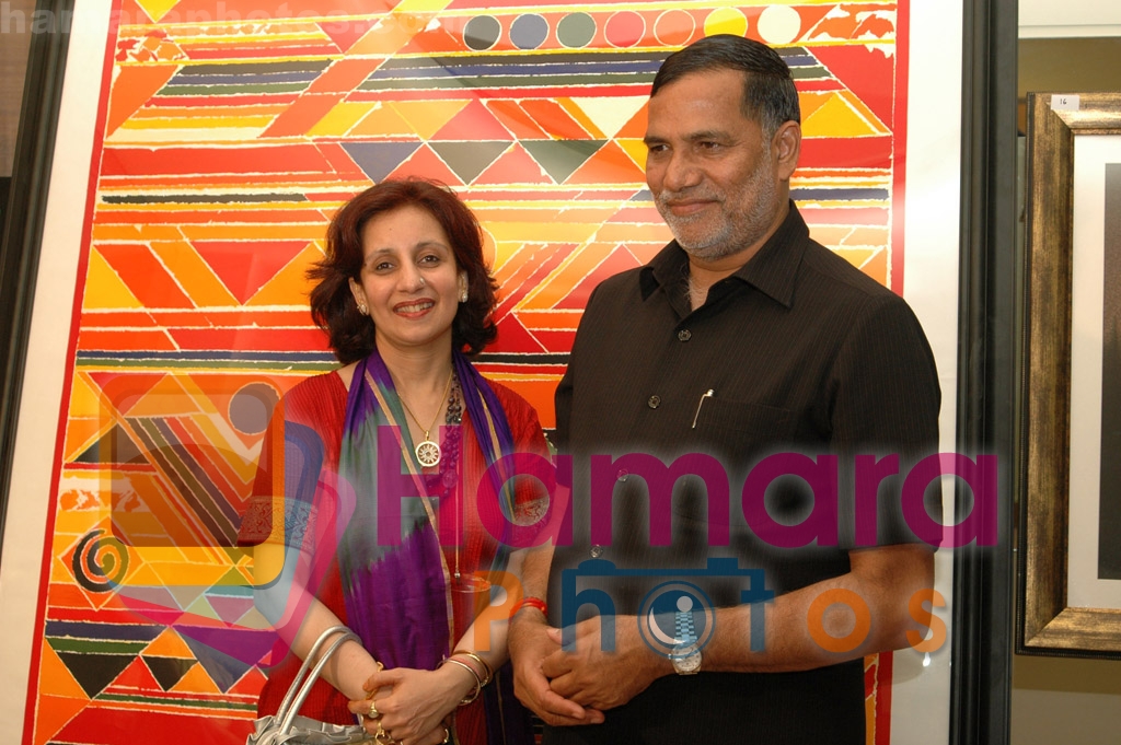 Gayathri Desai with Kripashankar singh at the first anniversary of the DD Neroy on 28th May 2008