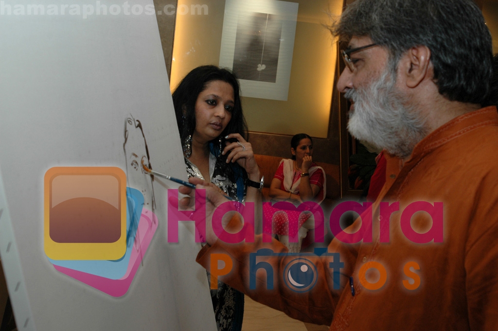 Prithvi soni sketching Daxa Khandwala at the first anniversary of the DD Neroy on 28th May 2008