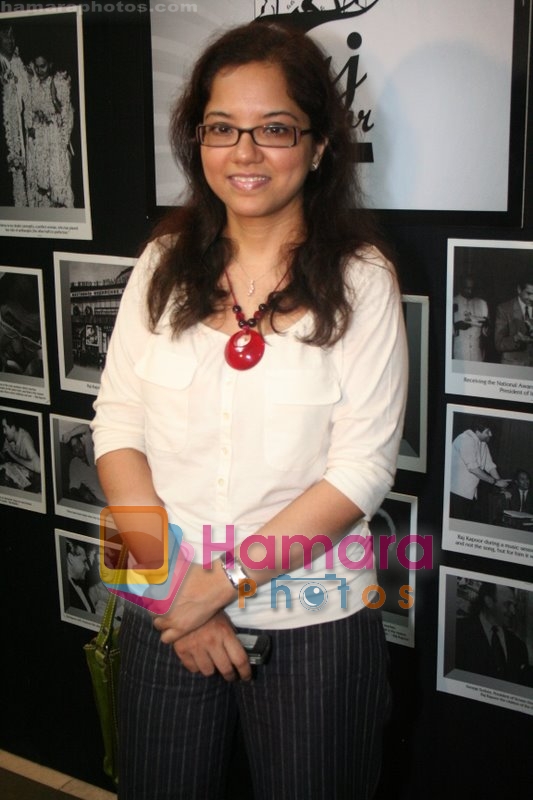 Tanuja Chandra at Raj Kapoor's death anniversary photo exhibition in Rang Sharda on June 2nd 2008