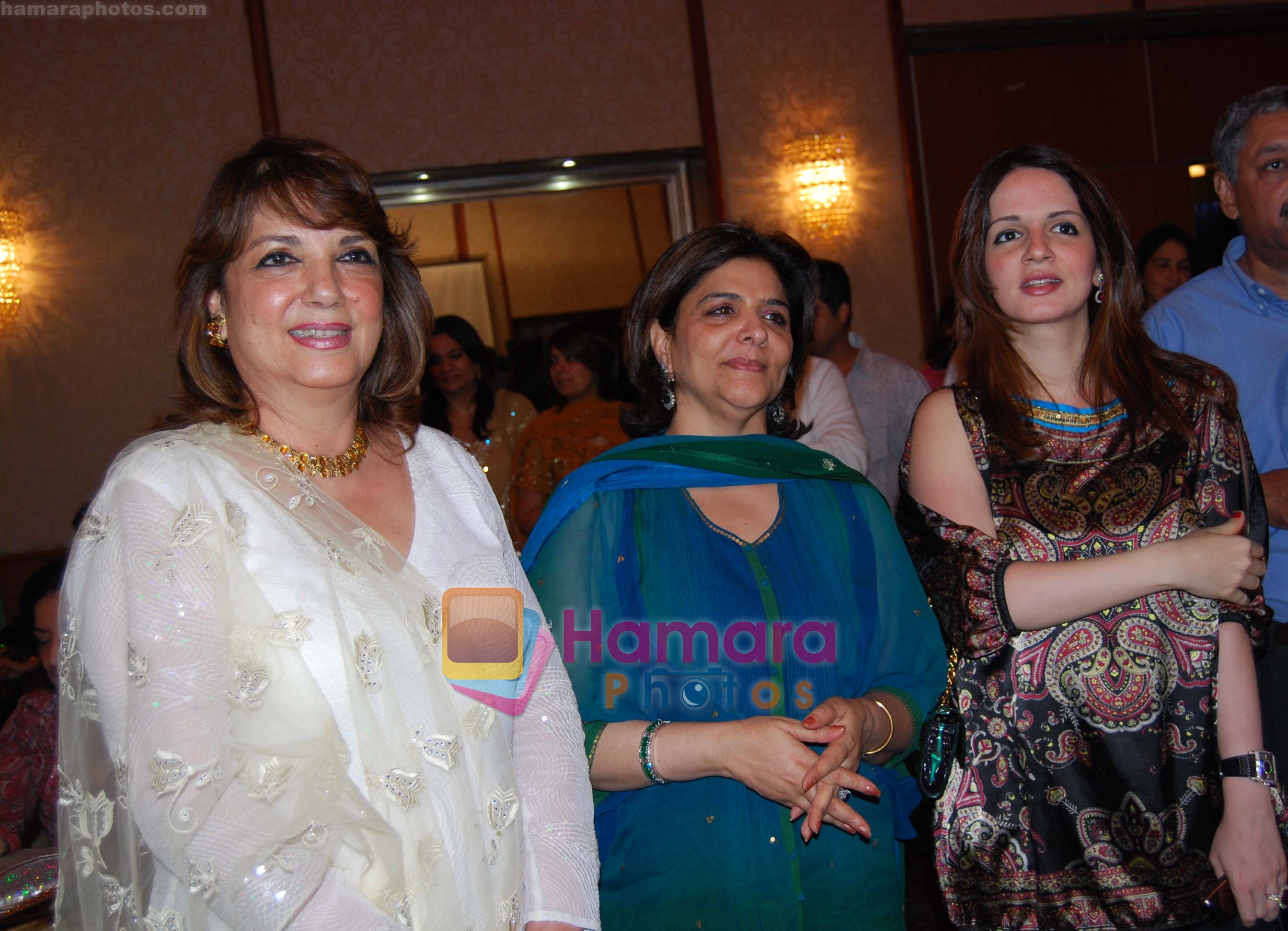 Zarina Khan, Pinky Roshan and Suzanne Roshan at birthday celebration party of Mohan Kumar turning 75 years
