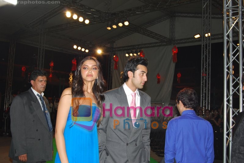 Deepika Padukone, Ranbir Kapoor at the IIFA Awards Green Carpet on 9th June 2008