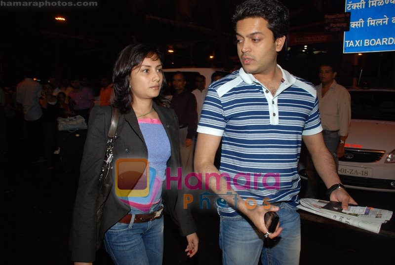 Amit Deshmukh with Aditi Pratap spotted at Mumbai Airport on 9th June 2008