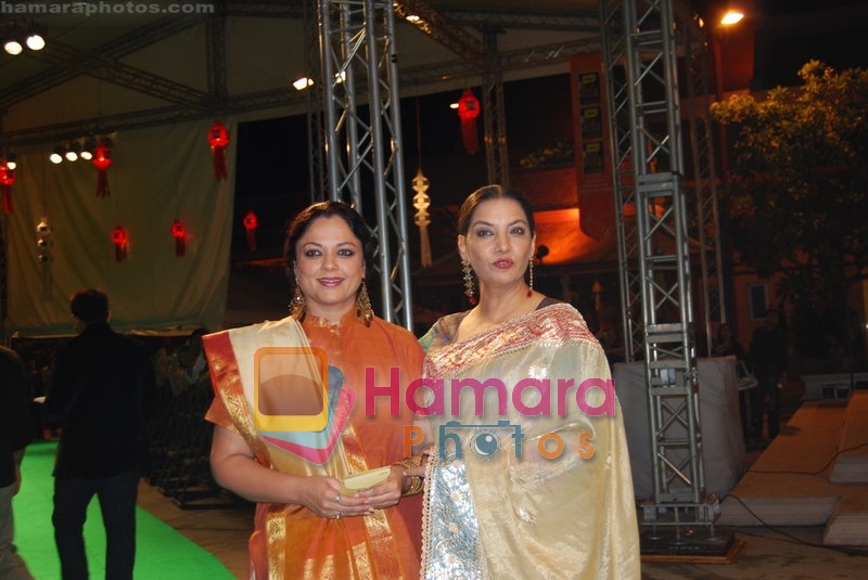 Tanvi Azmi, Shabana Azmi at the IIFA Awards Green Carpet on 9th June 2008